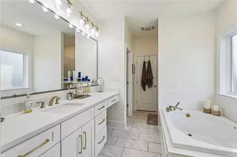 Bath - 72425 Homestead St, Covington, LA 70435 photo 2 of 4