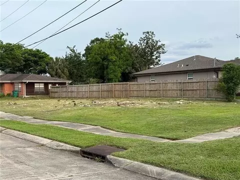 3821 Lake Villa Dr, Metairie, LA 70002