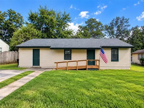 930 Avenue F Ave, Bogalusa, LA 70427