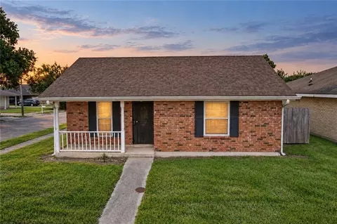 6001 Erin Dr, New Orleans, LA 70126