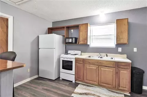 Kitchen - 425 Evergreen Dr, Slidell, LA 70460 photo 4 of 4
