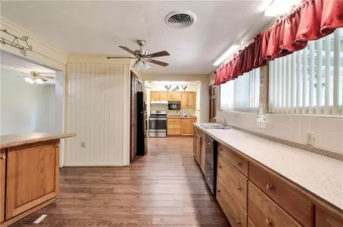 Kitchen - 425 Evergreen Dr, Slidell, LA 70460 photo 2 of 4