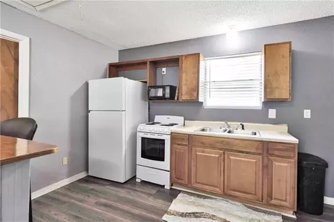 Kitchen - 425 Evergreen Dr, Slidell, LA 70460 photo 4 of 4