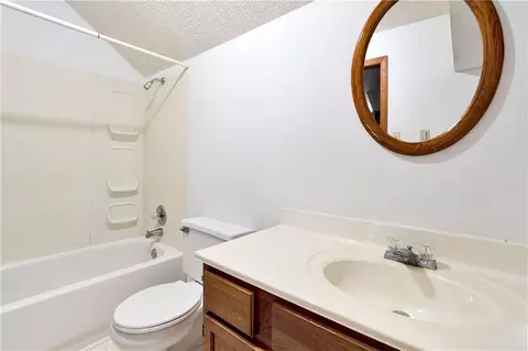 Bath - 425 Evergreen Dr, Slidell, LA 70460 photo 1 of 3