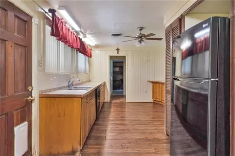 Kitchen - 425 Evergreen Dr, Slidell, LA 70460 photo 3 of 4