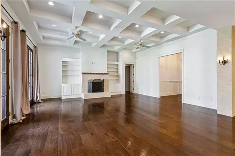 Living - 8 Mark Smith Dr, Mandeville, LA 70448 photo 2 of 3