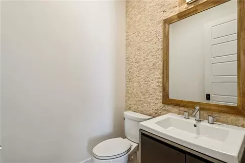 Bath - 8 Mark Smith Dr, Mandeville, LA 70448 photo 3 of 6
