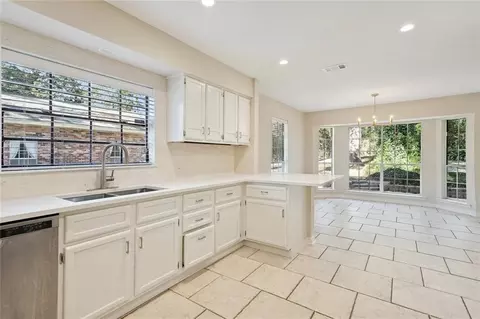 Kitchen - 157 Kimberly Dr, Mandeville, LA 70448 photo 1 of 3
