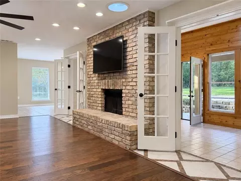 Living - 157 Kimberly Dr, Mandeville, LA 70448 photo 1 of 4