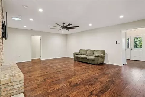 Living - 157 Kimberly Dr, Mandeville, LA 70448 photo 2 of 4