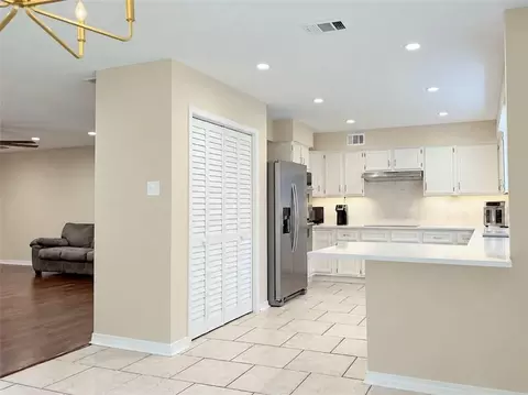 Kitchen - 157 Kimberly Dr, Mandeville, LA 70448 photo 3 of 3