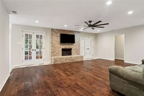 Living - 157 Kimberly Dr, Mandeville, LA 70448 photo 3 of 4