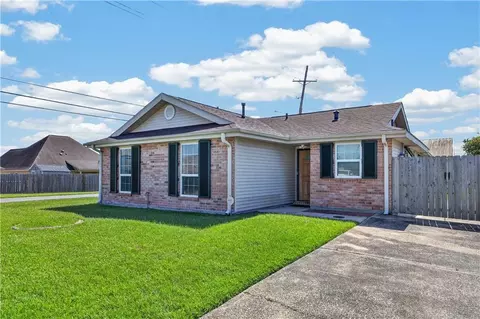 2701 Bayou Lours Ct, Marrero, LA 70072