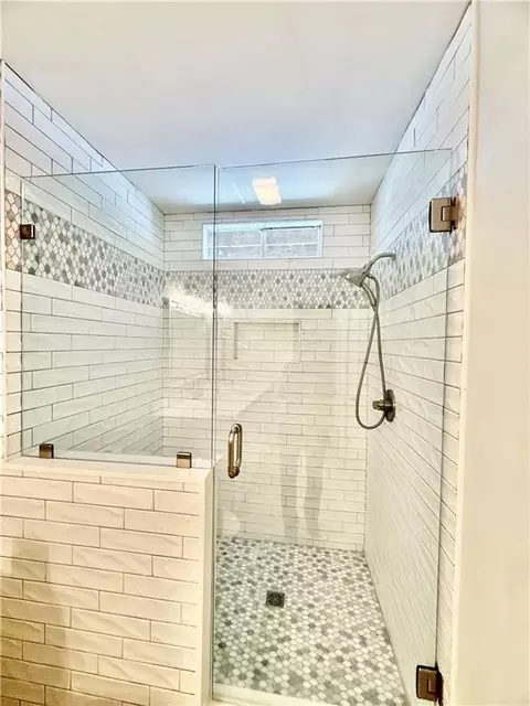 Bath - 621 Colbert St #1, Mandeville, LA 70448 photo 2 of 4