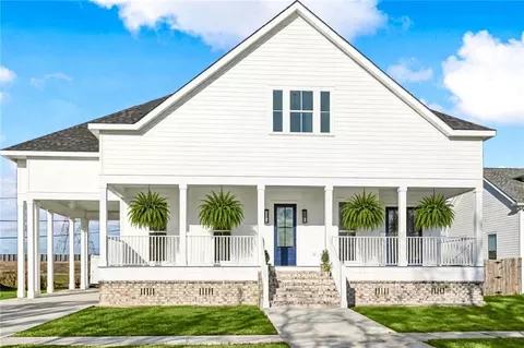 2221 Benjamin St, Arabi, LA 70032
