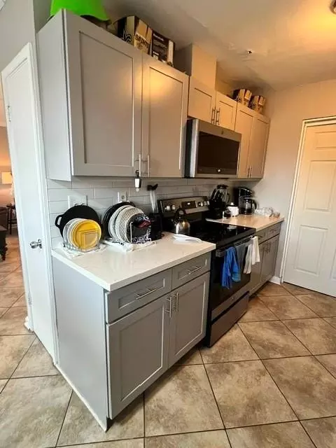 Kitchen - 837 Dolphin Ct, Kenner, LA 70065 photo 1 of 2