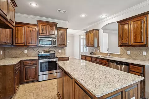 Kitchen - 716 Mirabella Ln, Covington, LA 70433 photo 2 of 2