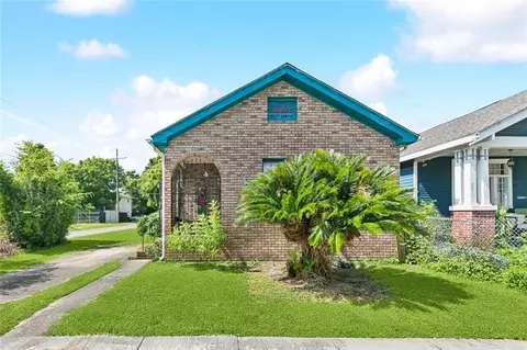 5240 Burgundy St, New Orleans, LA 70117