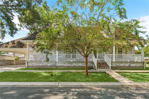 614 W Josephine St, Chalmette, LA 70043