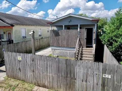 2518 Touro St, New Orleans, LA 70119