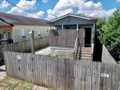 2518 Touro St, New Orleans, LA 70119
