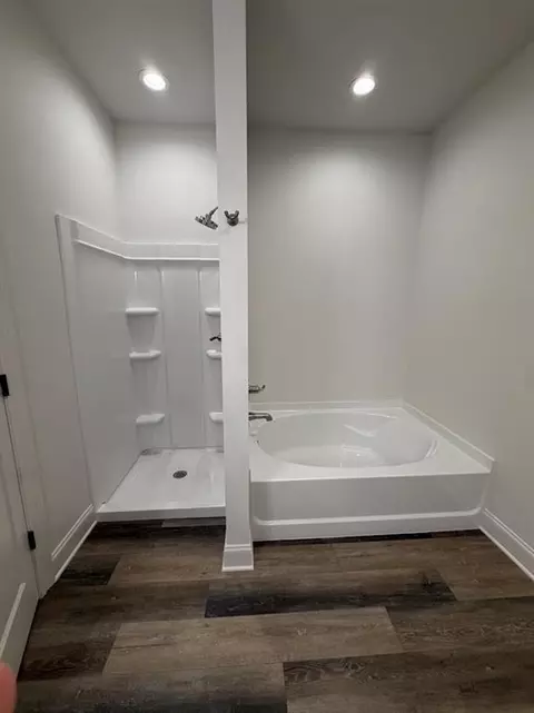 Bath - 70293 5th St, Covington, LA 70433 photo 1 of 6