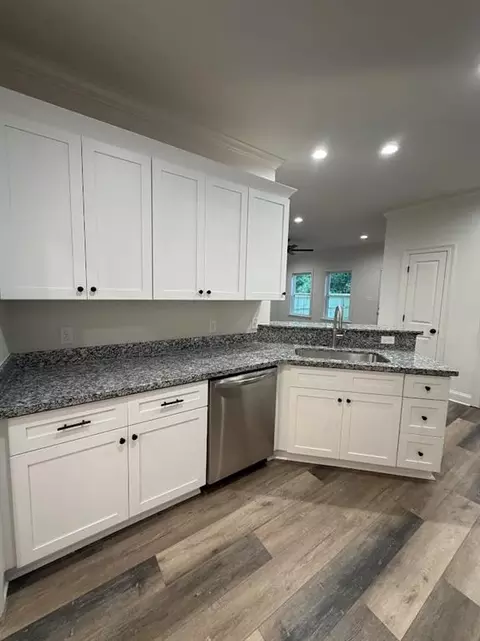 Kitchen - 70293 5th St, Covington, LA 70433 photo 2 of 4