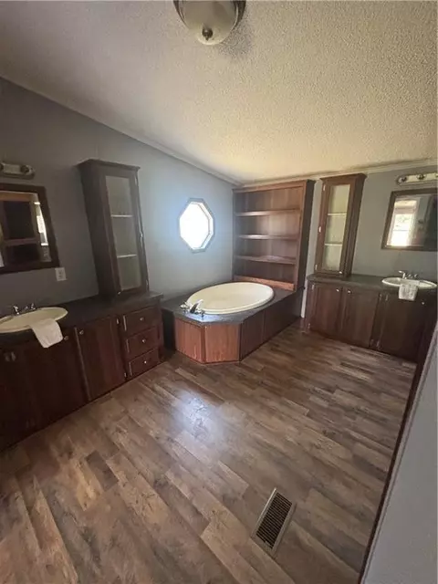 Bath - 1031 Red Hawk Way Rd, Summit, MS 39666 photo 5 of 5