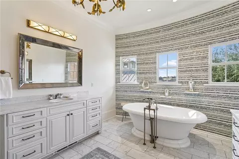 Bath - 856 Chretien Point Ave, Covington, LA 70433 photo 3 of 9
