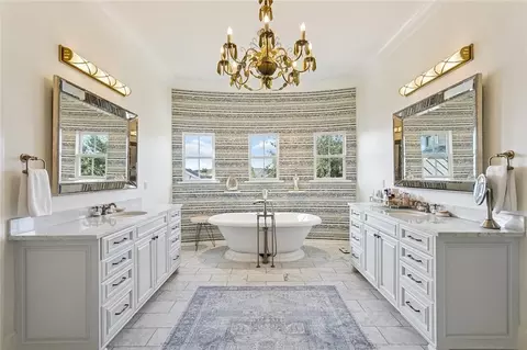 Bath - 856 Chretien Point Ave, Covington, LA 70433 photo 1 of 9