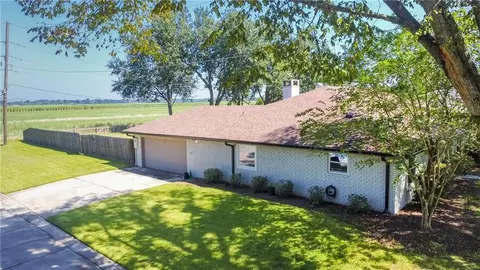 Exterior - 101 Devon Rd, Laplace, LA 70068 photo 2 of 4
