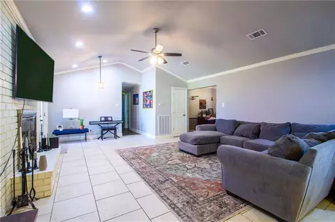 Living - 101 Devon Rd, Laplace, LA 70068 photo 2 of 2