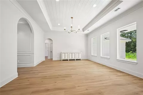 Living - 20526 Lois Ln, Covington, LA 70435 photo 1 of 3