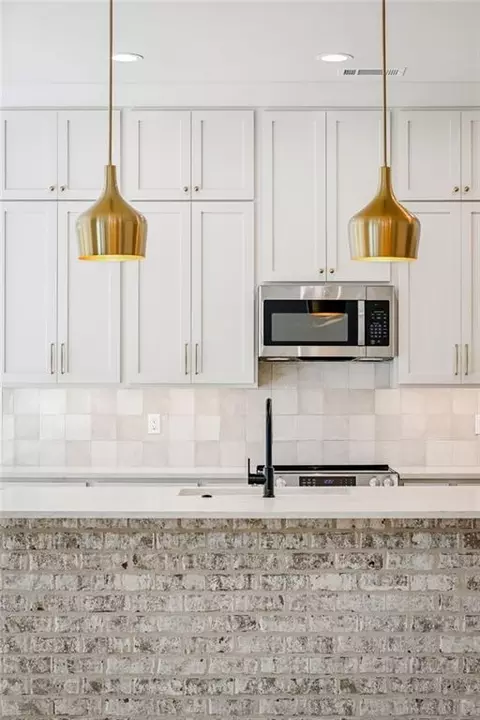 Kitchen - 20526 Lois Ln, Covington, LA 70435 photo 2 of 3