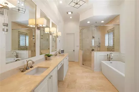 Bath - 537 Delta Queen Ct, Covington, LA 70433 photo 1 of 8