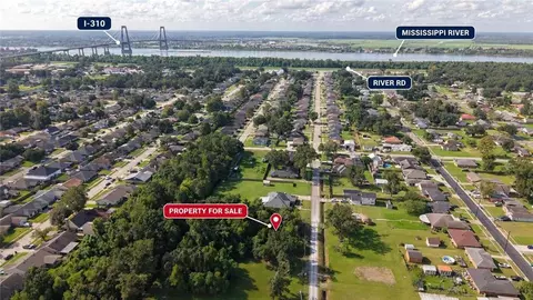 414 River Oaks Dr, Destrehan, LA 70047