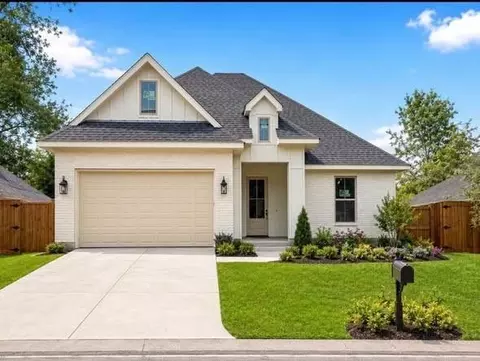714 Oak St, Saint Rose, LA 70087