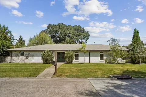 138 Clausen Rd, Belle Chasse, LA 70037