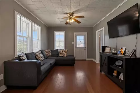 Living - 568 Willow Cir, Franklin, LA 70538 photo 1 of 2
