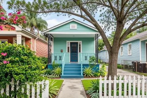 324 Adams St, New Orleans, LA 70118