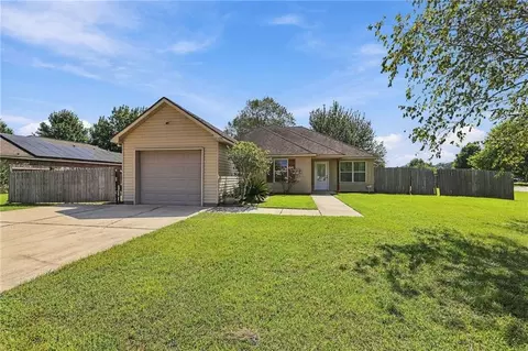 28436 Holiday Dr, Ponchatoula, LA 70454