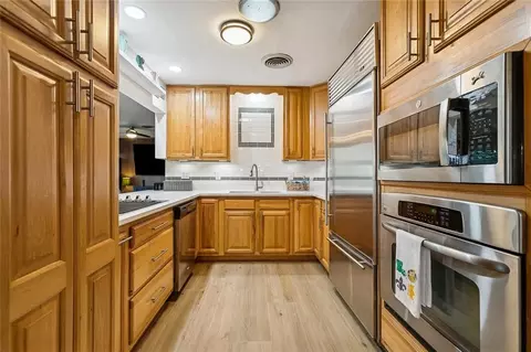 Kitchen - 326 Robin Hood Dr, Covington, LA 70433 photo 2 of 2