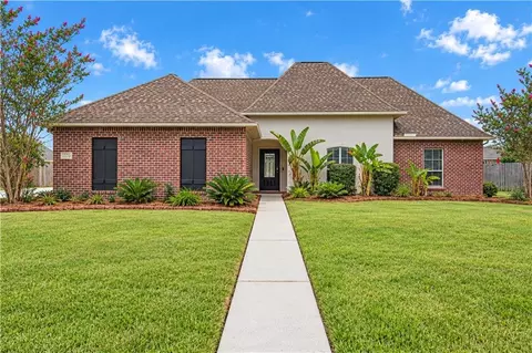 13813 Timberlake Dr, Denham Springs, LA 70726