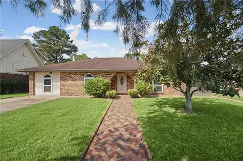 5301 Alpaca Dr, Marrero, LA 70072