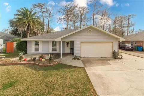 20 Parlange Dr, Destrehan, LA 70047