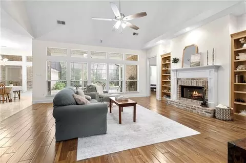 Living - 1020 Parkpoint Dr, Slidell, LA 70461 photo 2 of 4