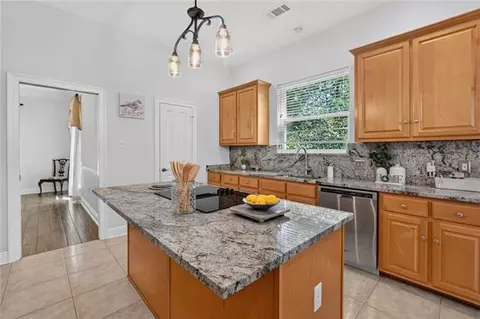 Kitchen - 1020 Parkpoint Dr, Slidell, LA 70461 photo 3 of 5