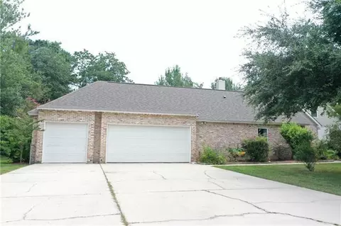 Exterior - 1020 Parkpoint Dr, Slidell, LA 70461 photo 13 of 14