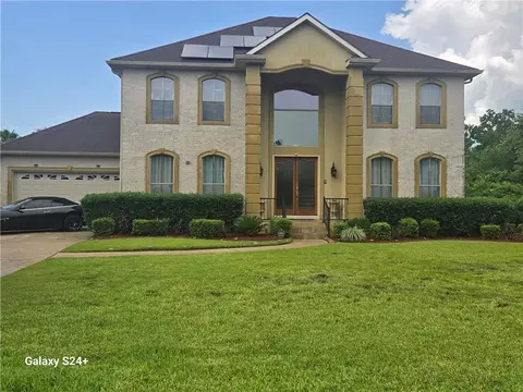 160 Oakmont Dr, New Orleans, LA 70128