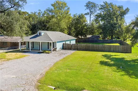 210 N 2nd St, Ponchatoula, LA 70454